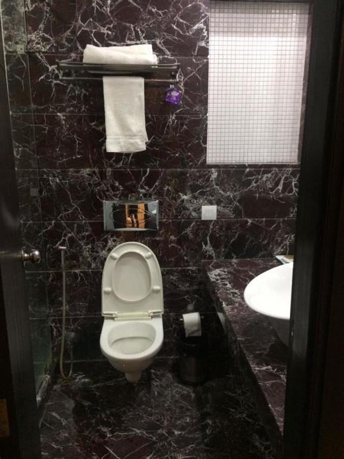 Hotel Vipul Grand Гургаон Экстерьер фото