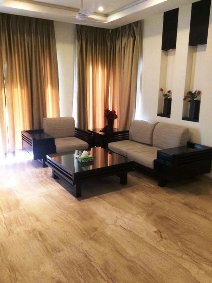 Hotel Vipul Grand Гургаон Экстерьер фото