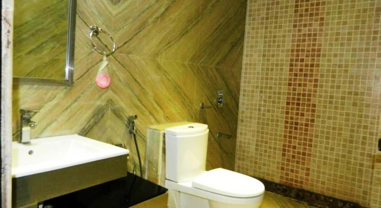 Hotel Vipul Grand Гургаон Экстерьер фото